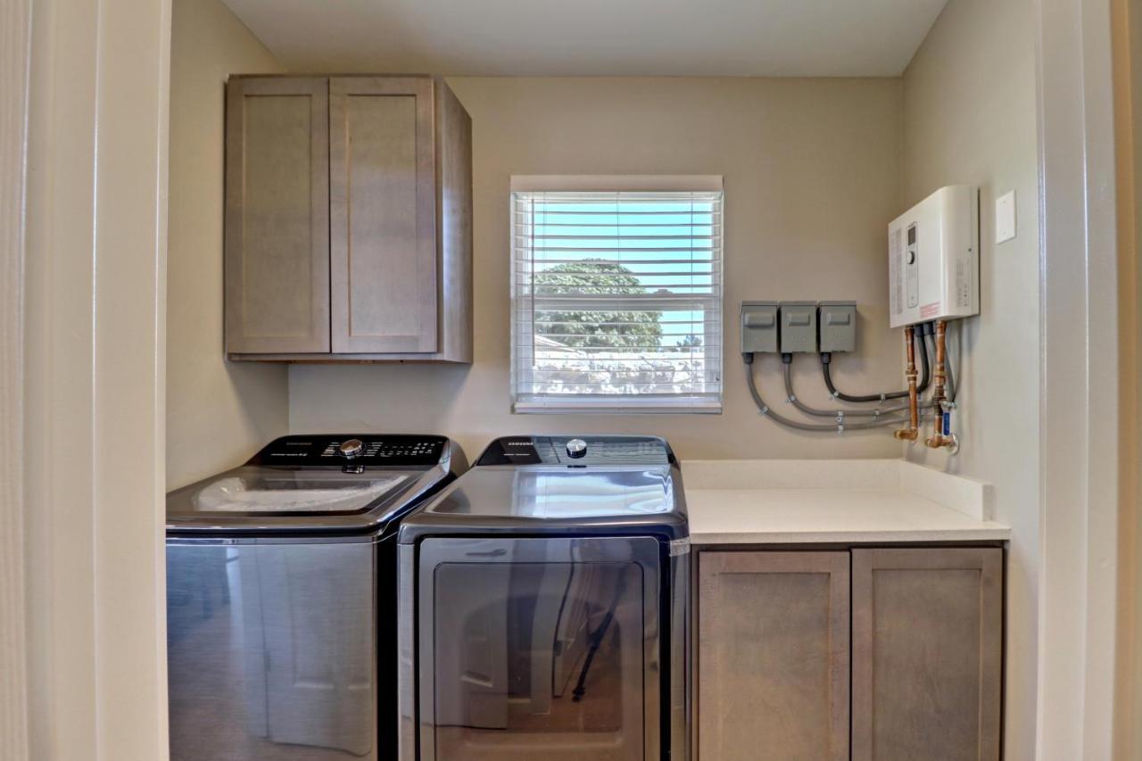 Sleek, Modern Designer 3 Las Cruces