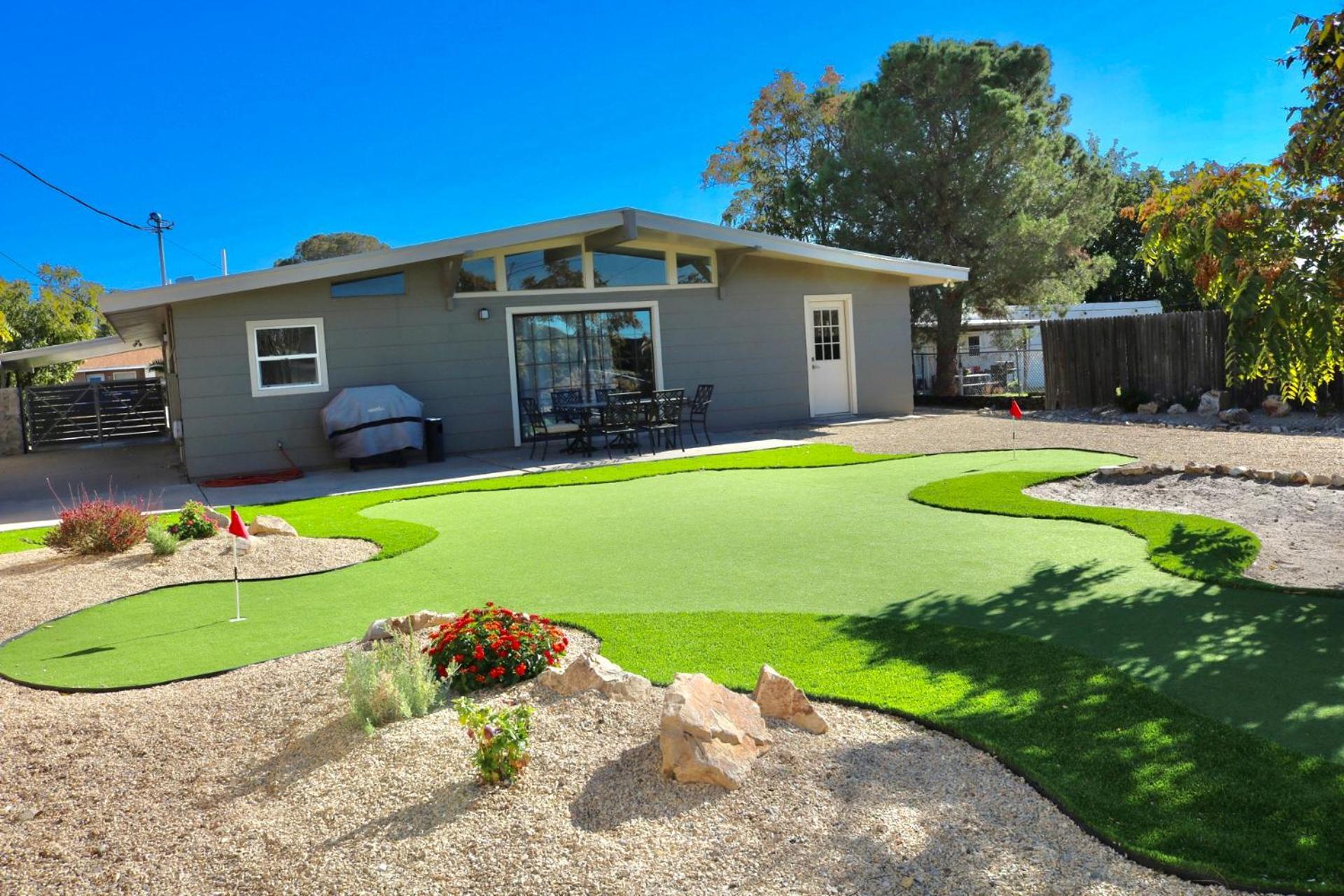 Sleek, Modern Designer 3 * Las Cruces