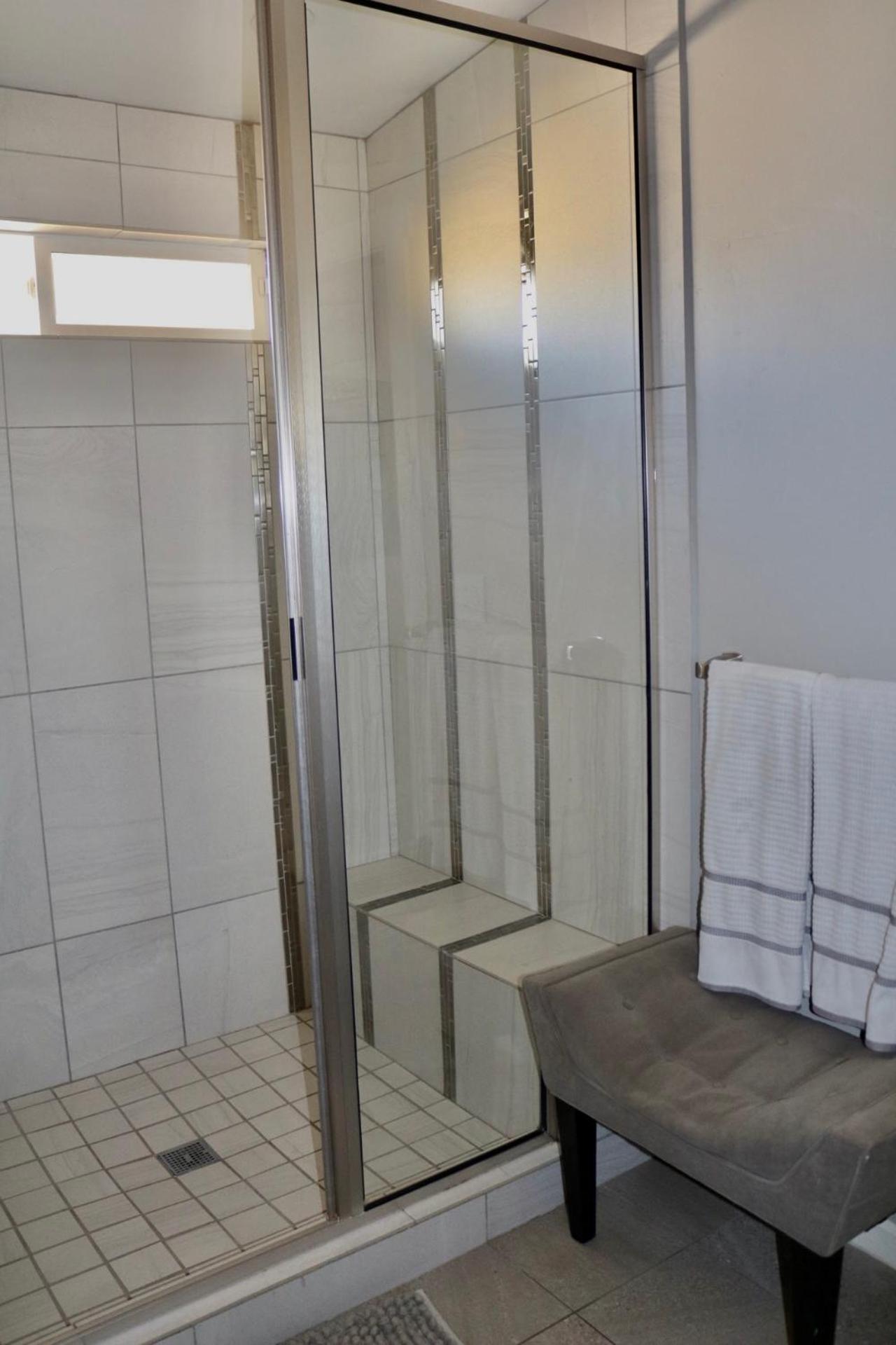 Sleek, Modern Designer 3 * Las Cruces