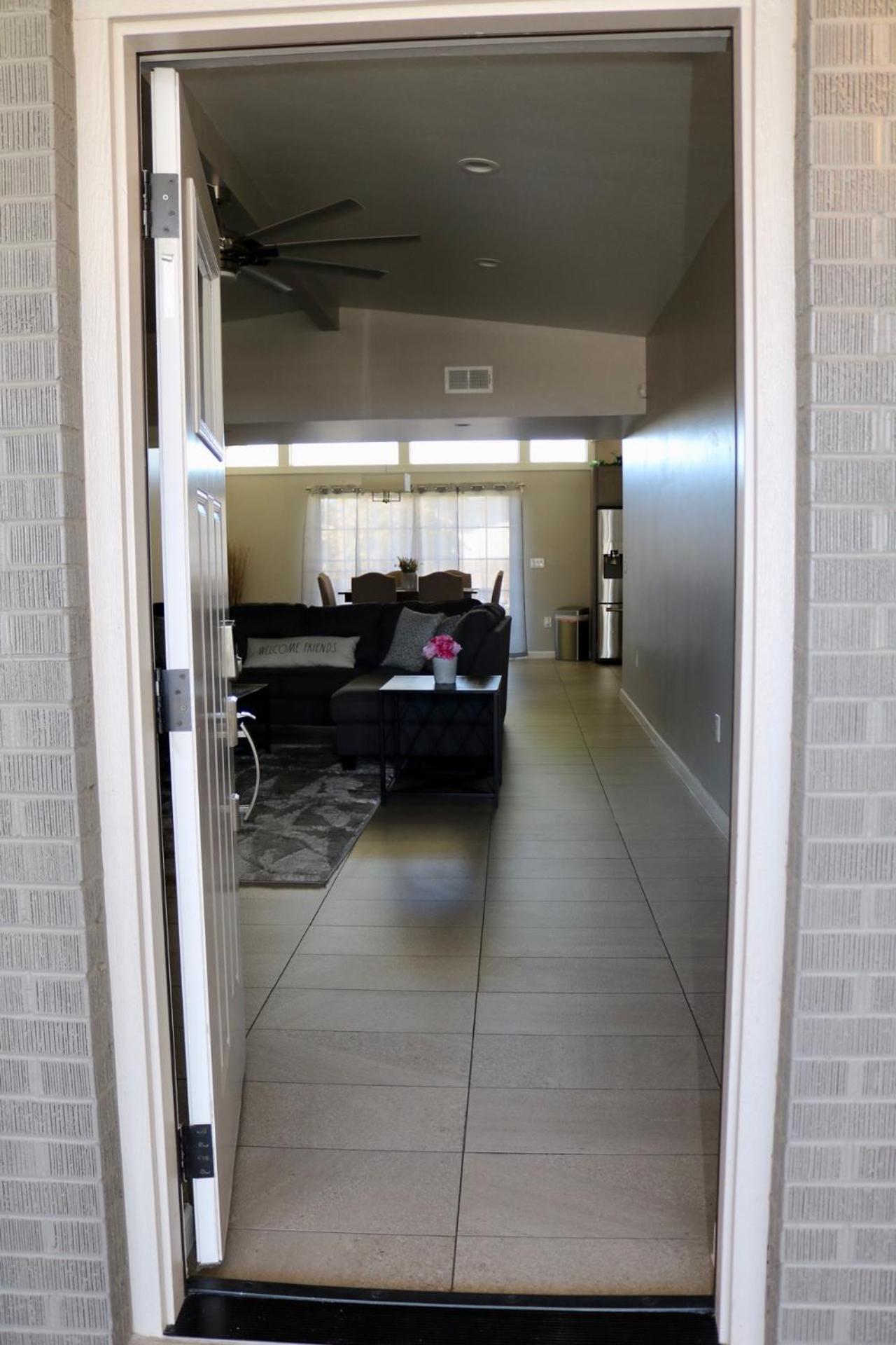 Sleek, Modern Designer 3 Las Cruces
